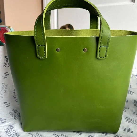 Portland Leather Green Apple mini crossbody - Picture 3 of 8